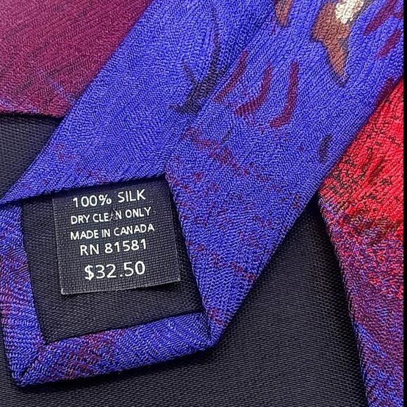 Metropolitan Museum of Art Men's Silk Tie - Picture 4 of 4